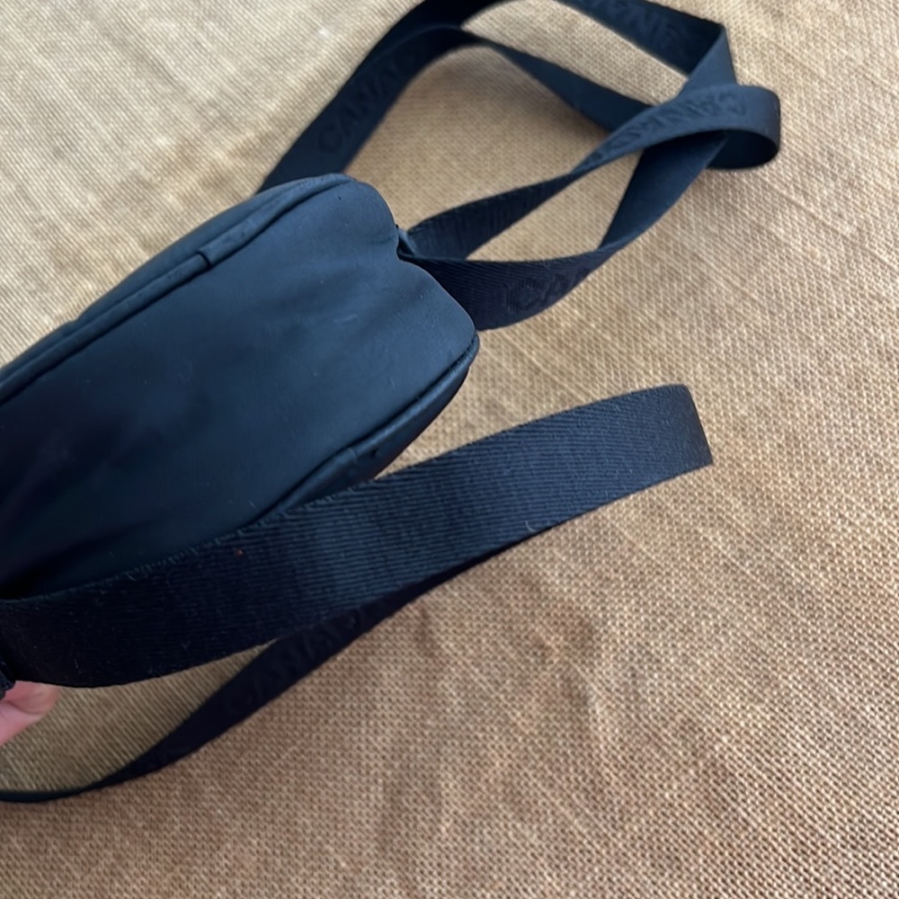SOLD-Lululemon athletic crossbody bag black small - Picture 5 of 5